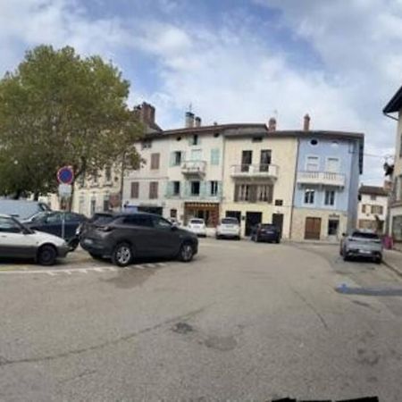 Appartement Sur La Place De Poncin Esterno foto