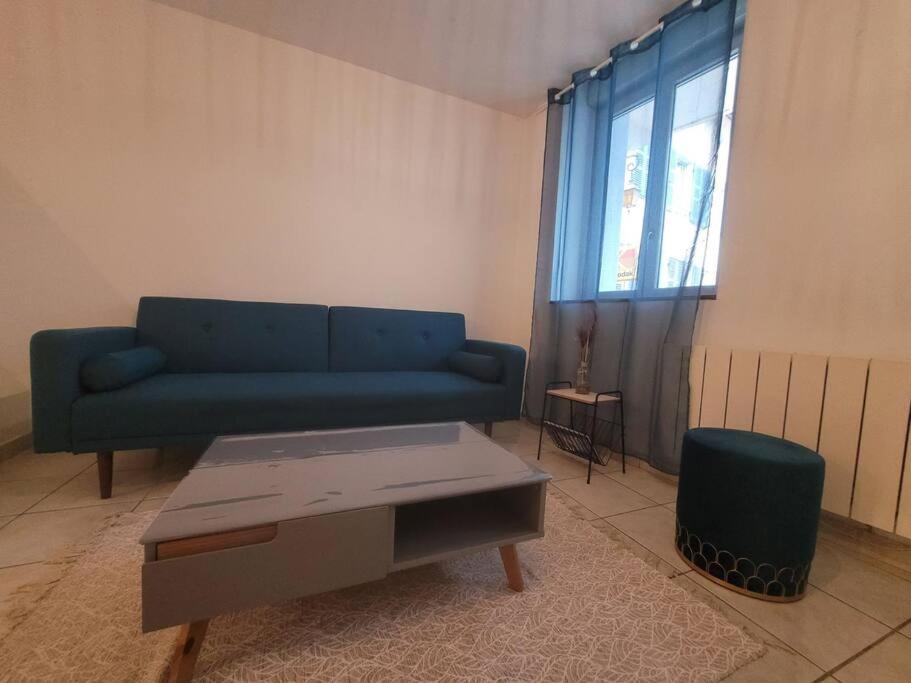 Appartement Sur La Place De Poncin Esterno foto