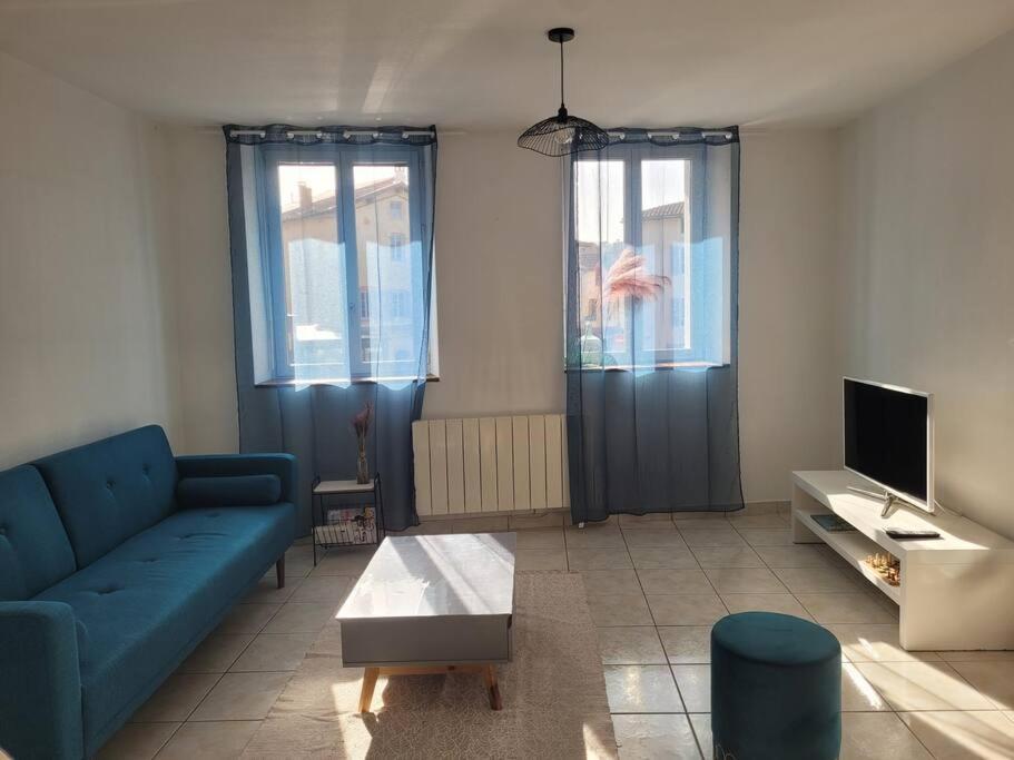 Appartement Sur La Place De Poncin Esterno foto